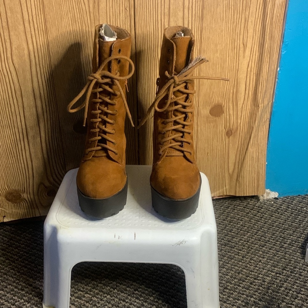 Ginger brown platform heeled boots